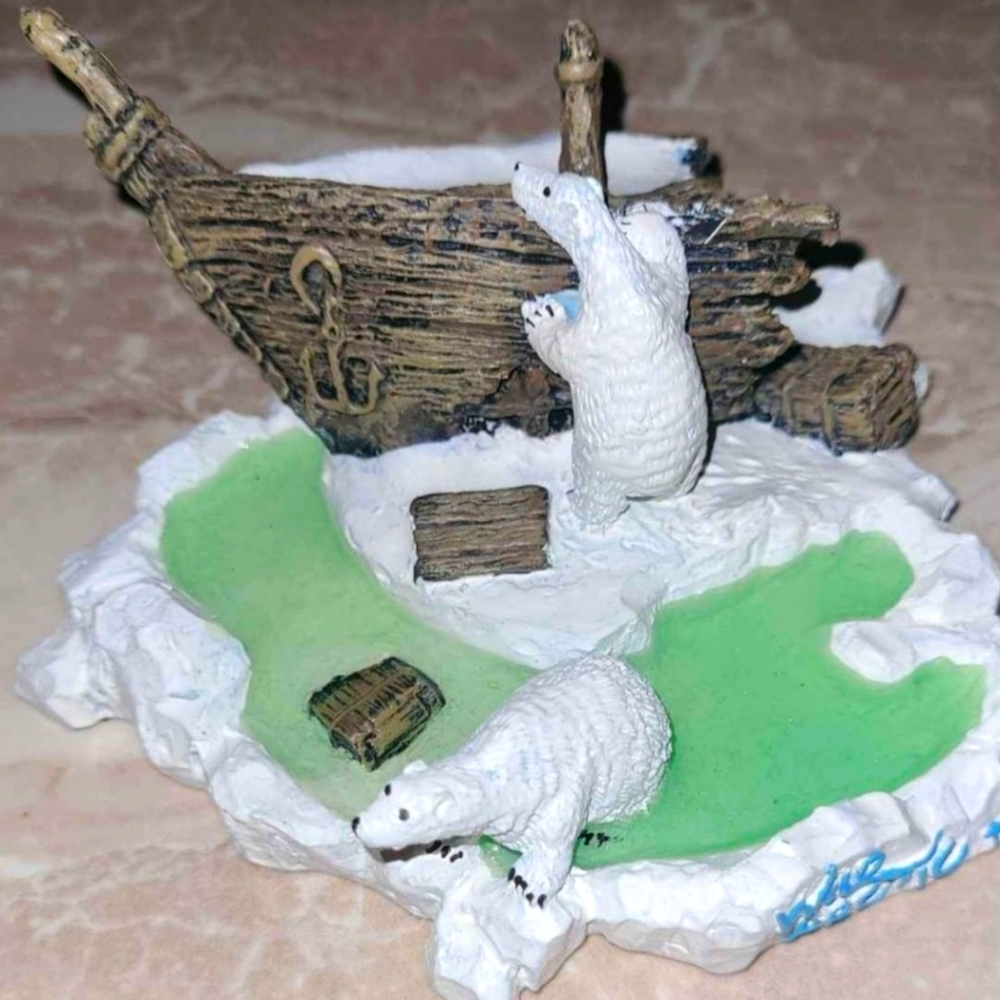 Vintage SeaWorld Wild Artic Ship wreck habitat collectable figurine
